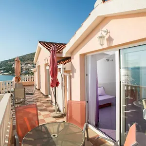 Apartment Kaja - Right Next To The, Trogir